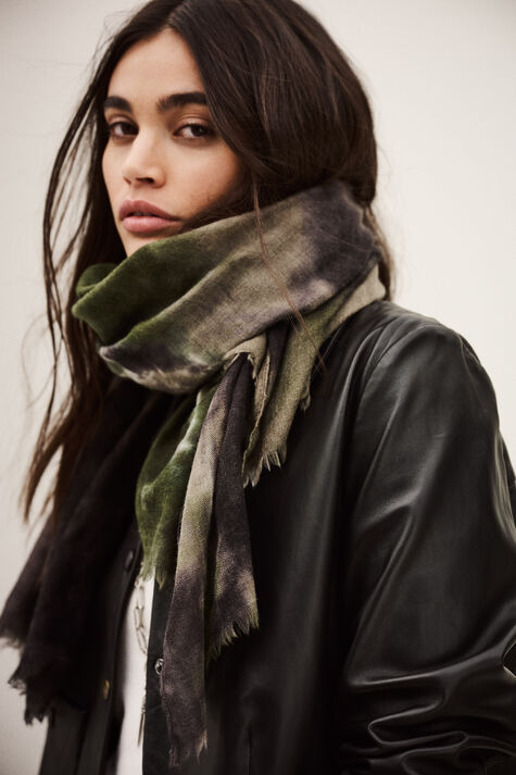 scarf SOFIA