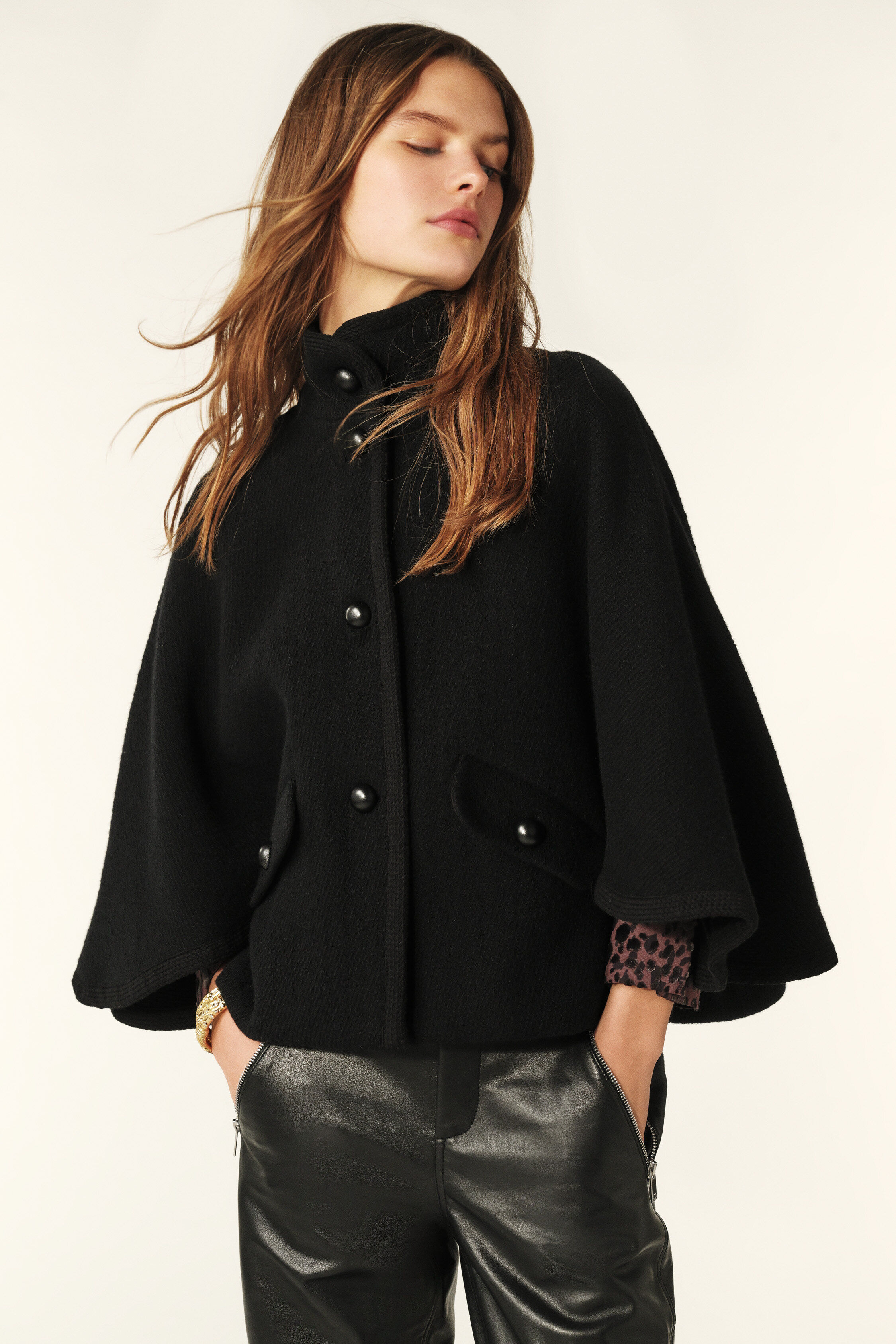 CLOAK VILLY
