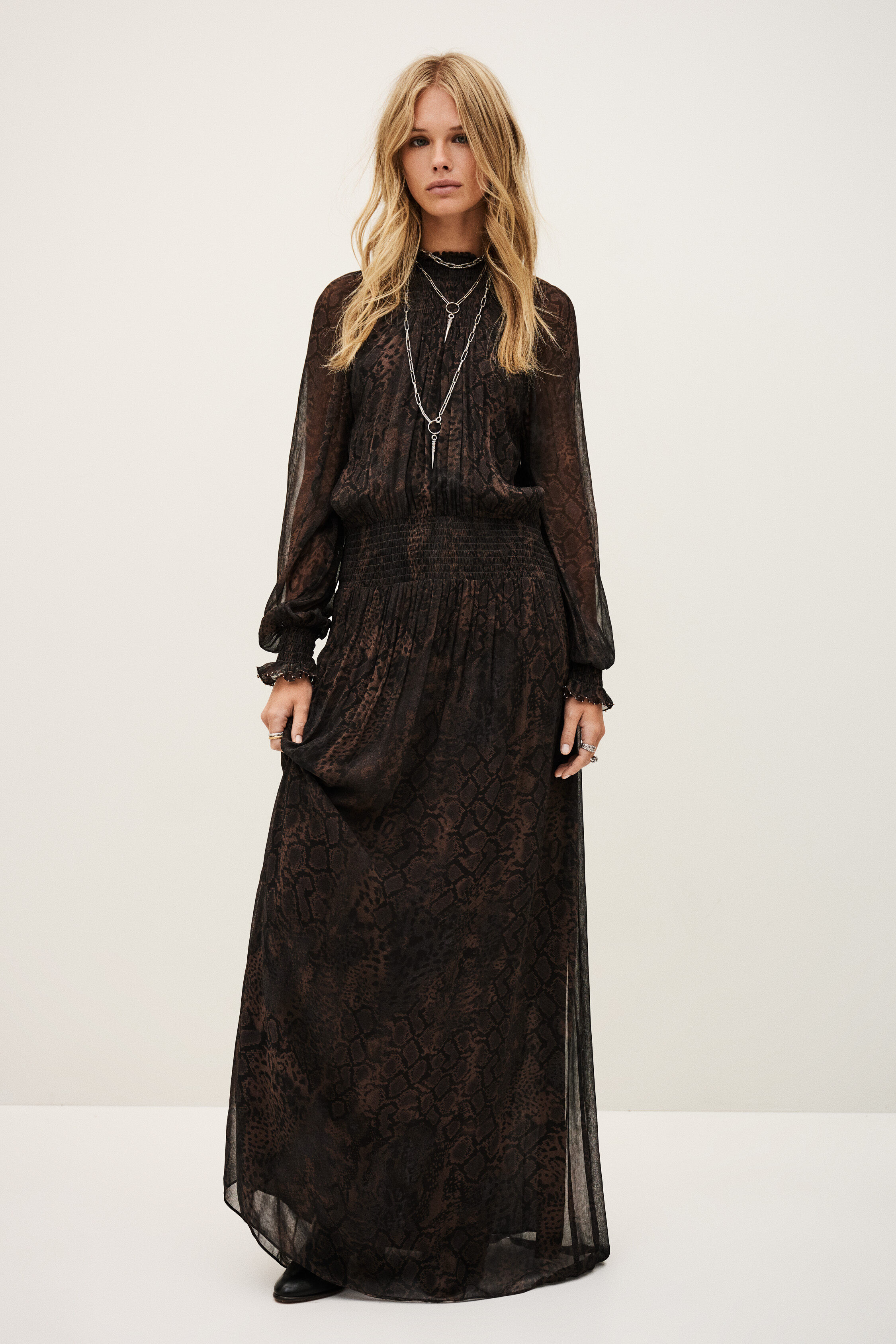 dress SMOKY