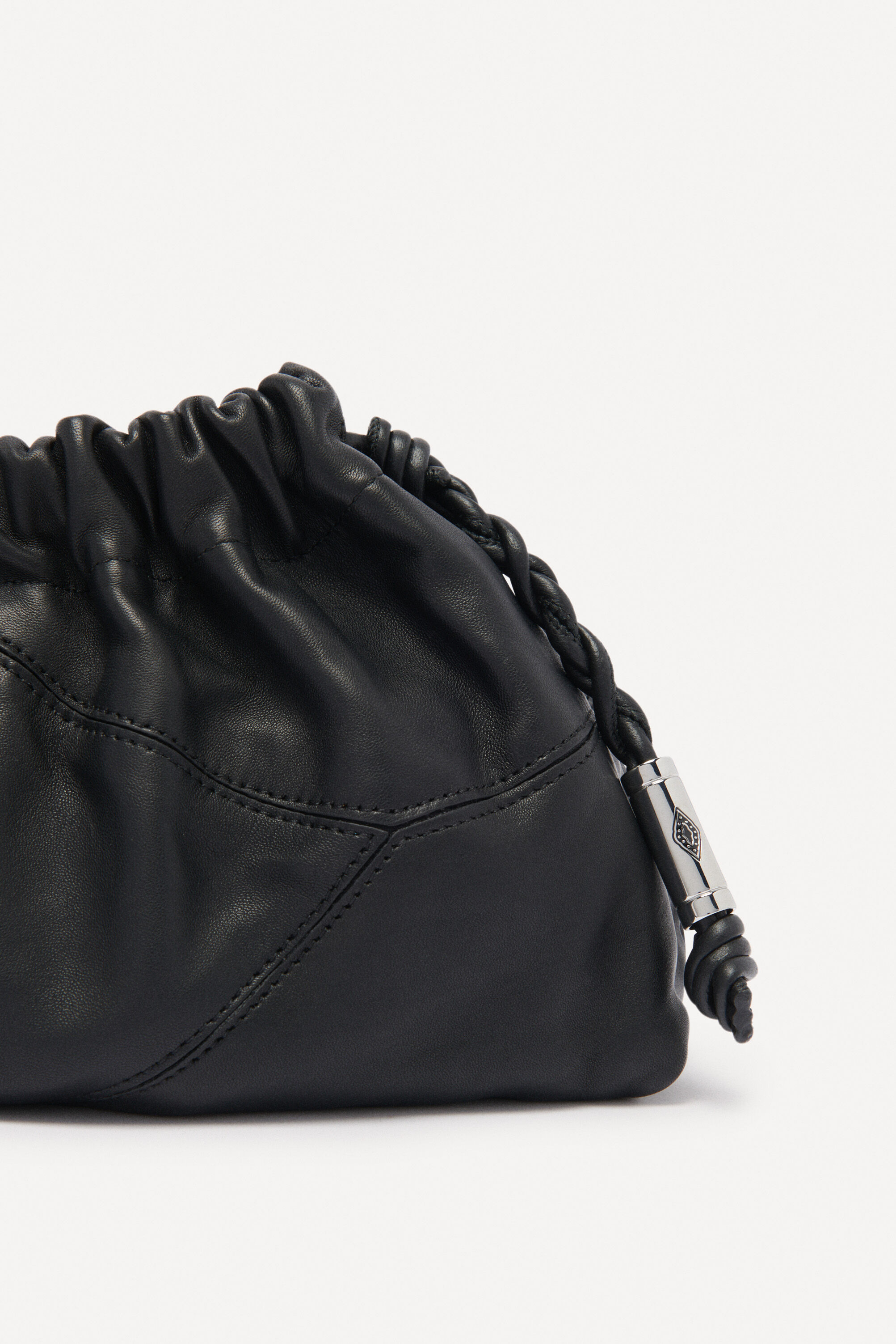 TASCHE JUNE