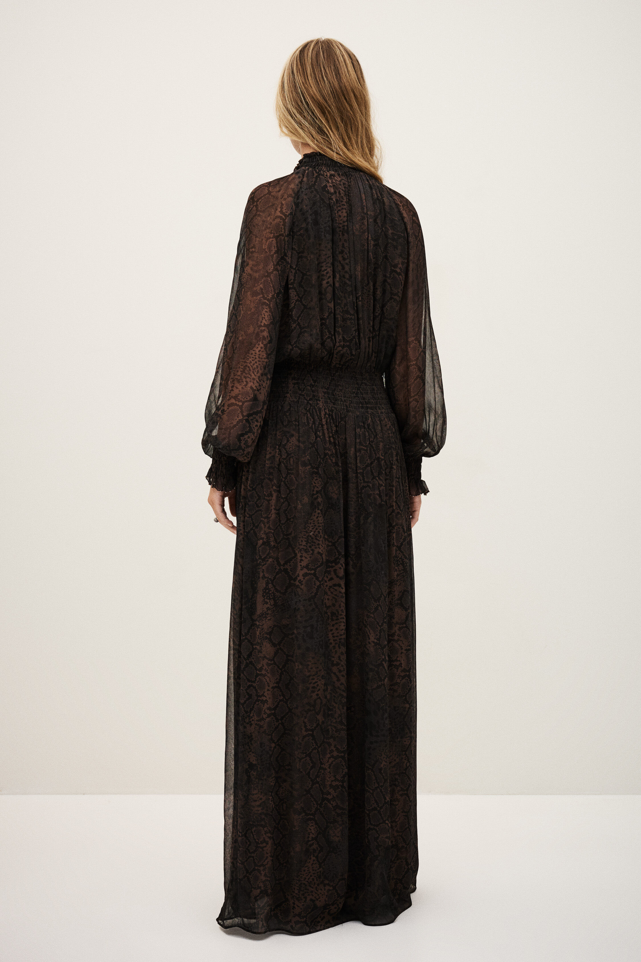 dress SMOKY