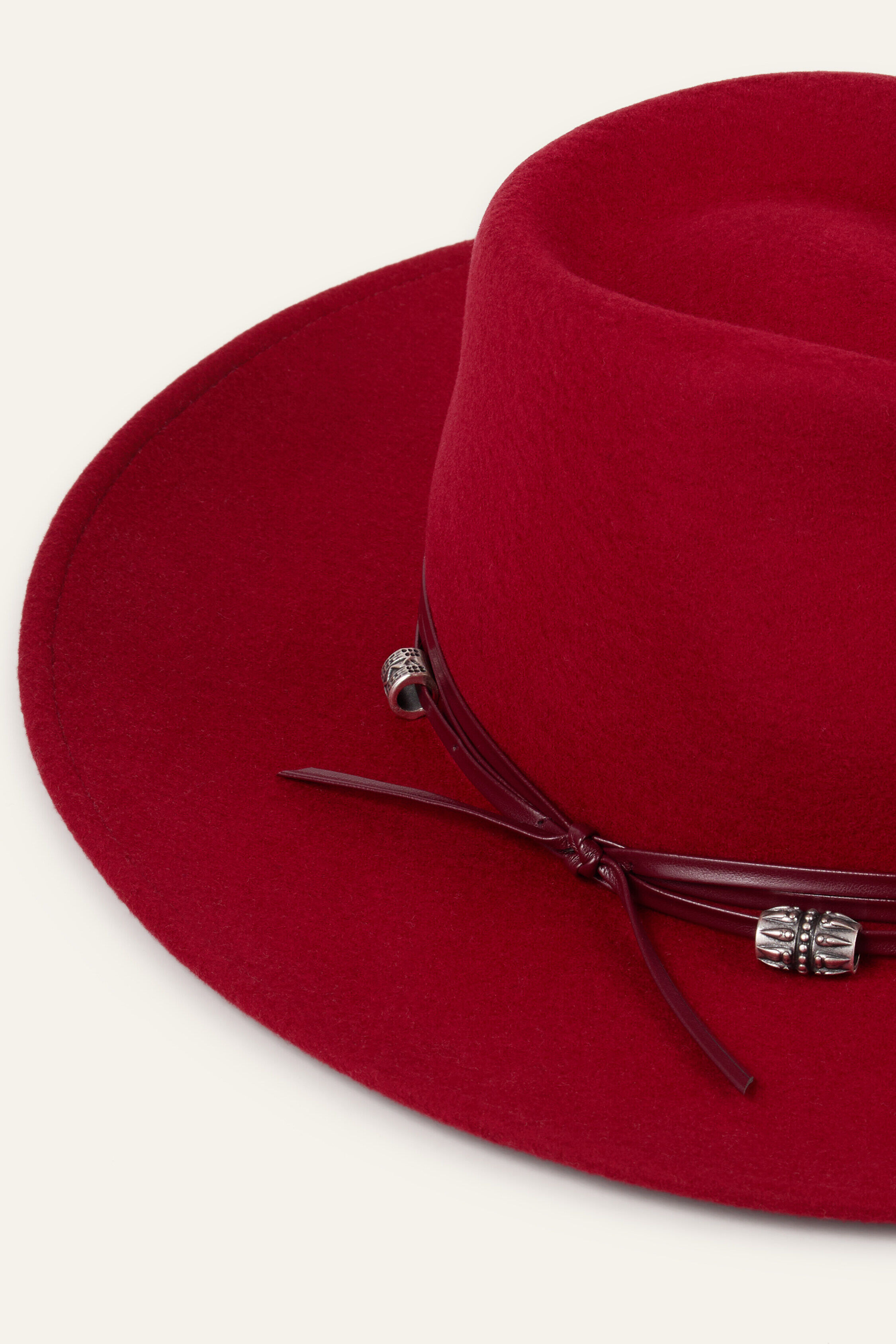 hat HERNESTO